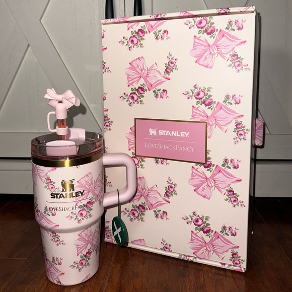 Stanley x Love Shack Fancy Holiday Quencher 20 oz Rosa Beaux Pink - Picture 5 of 11